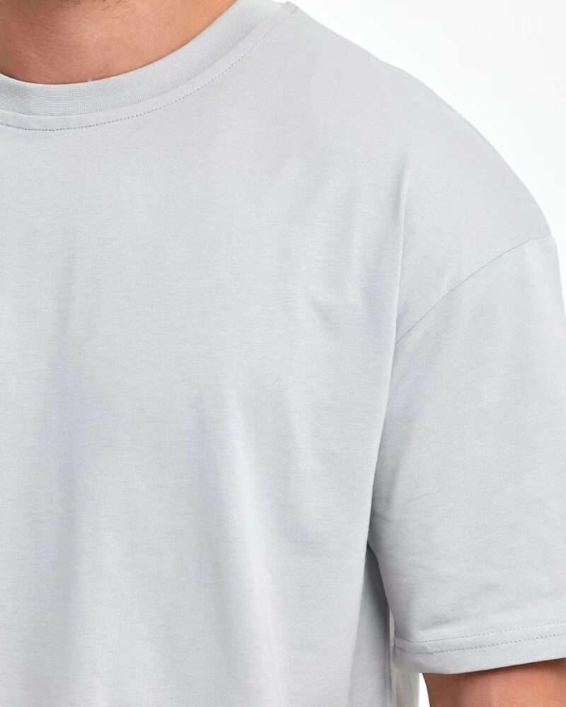 Beyaz Rahat Kalıp Oversize Premium Tişört - Erkek Model Yakın Çekim