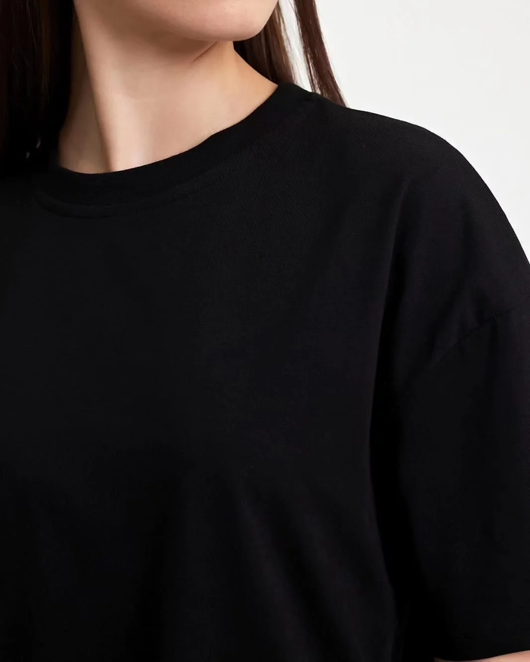 Rahat Kalıp Oversize Premium Tişört - Kadın Model Yakın Çekim